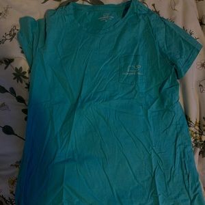 Vineyard vines t shirt